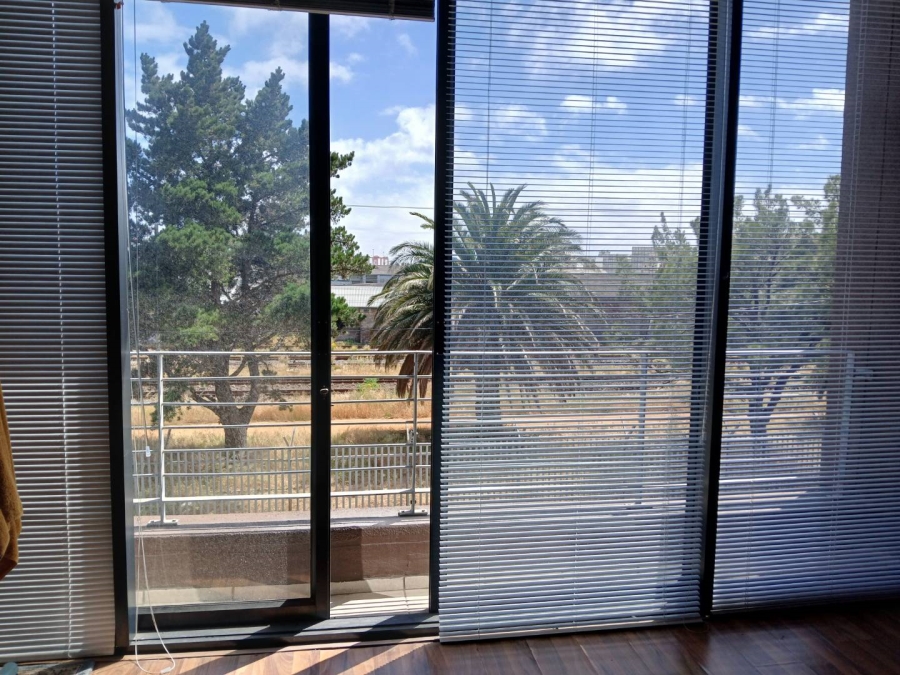 To Let 1 Bedroom Property for Rent in Woodstock Western Cape